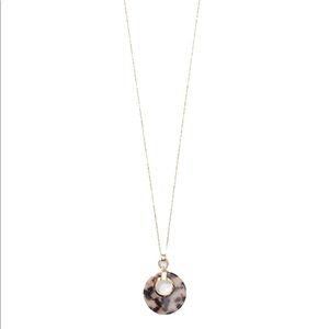 Loft tortoise pendant necklace